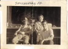 Sam Harris, Anne Supowitz, Abbey Supowitz, Ben Supowitz in front of Harris Bakery